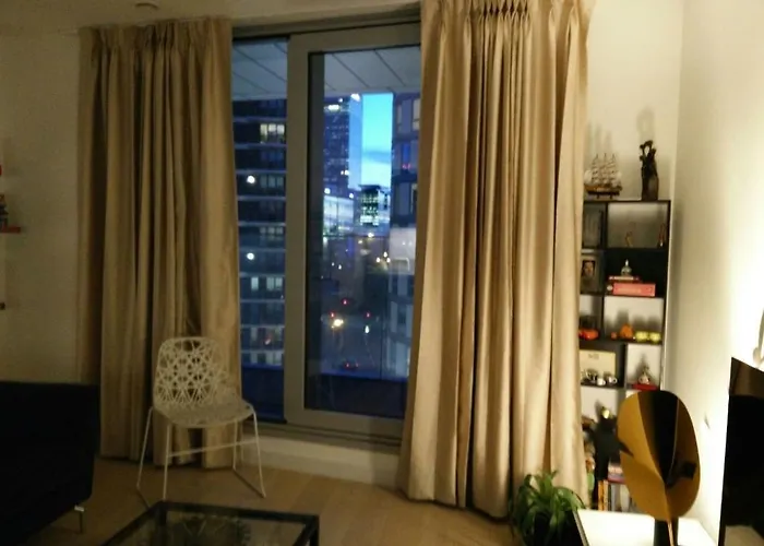 Private Room In Luxury Canary Wharf Apartment